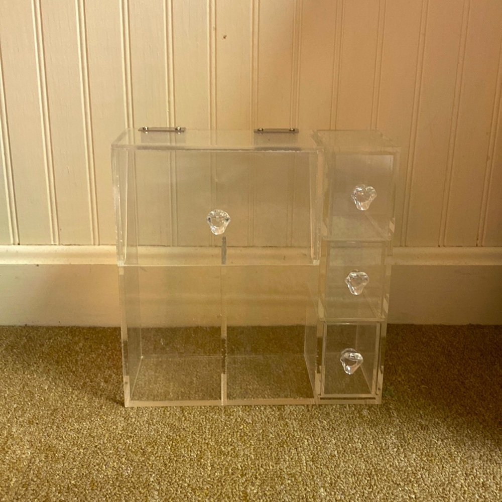 Makeup brush holder with drawers